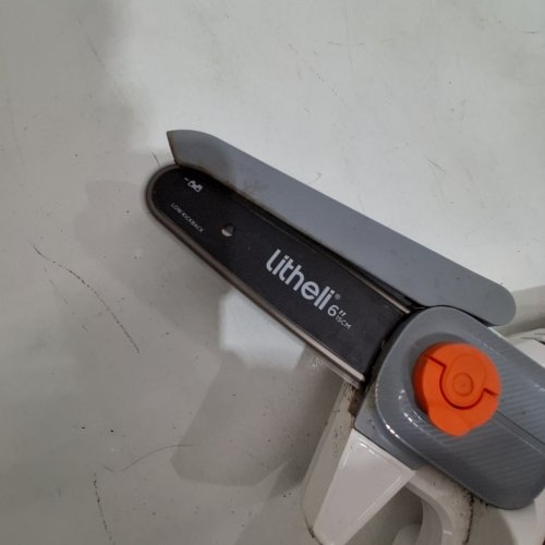 LITHELLI HANDY+ CORDLESS MINI CHAINSAW - 20 V, 6" BAR, 2.5 AH - WHITE (MODEL: U20MC01-0A110-CA) image 2