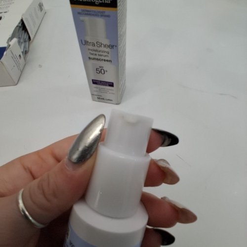 NEUTROGENA ULTRA SHEER MOISTURIZING FACE SERUM SUNSCREEN SPF 50+ - 50ML image 3