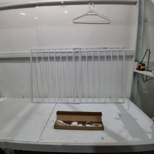 SAFETY FIRST TOP OF THE STAIRS EXPANDABLE METAL BABY GATE - 27" - 42" X 28" - WHITE image 2