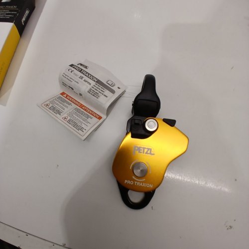 PETZL PRO TRAXION HIGH-EFFICIENCY PROGRESS CAPTURE PULLEY (OPENABLE UNDER LOAD) - YELLOW AND BLACK (STYLE: FR-38920) image 3