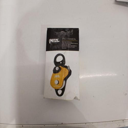 PETZL PRO TRAXION HIGH-EFFICIENCY PROGRESS CAPTURE PULLEY (OPENABLE UNDER LOAD) - YELLOW AND BLACK (STYLE: FR-38920) image 6