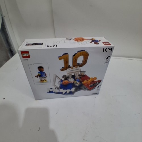 490PC LEGO EDITIONS KYLIAN MBAPPÉ SOCCER HIGHLIGHTS BUILDING SET - (MODEL: 43013) image 4
