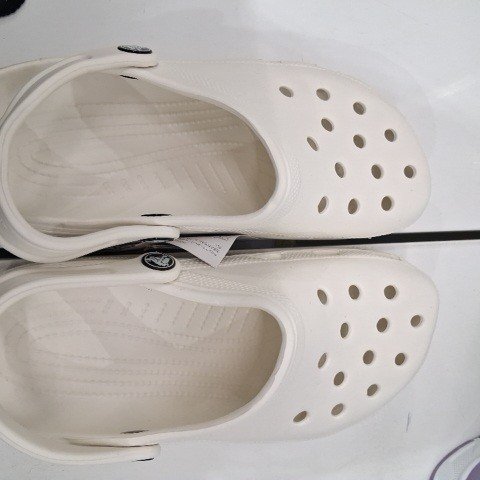 UNISEX CROCS CLASSIC CLOGS - MEN'S: 5 & WOMEN'S: 7 - WHITE (STYLE:10001-100) image 2