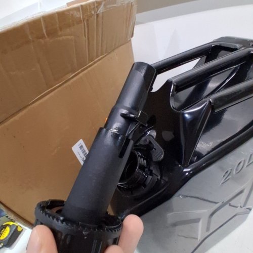 VEVOR FUEL CAN WITH FLEXIBLE SPOUT SYSTEM - 20L - BLACK (MODEL:YOILP3001-20L) image 3