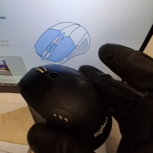 LOGITECH TRIATHLON M720 WIRELESS BLUETOOTH COMPUTER MOUSE WITH UNIFYING RECEIVER - BLACK (MODEL: M-R0062 / 910-006036) image 2