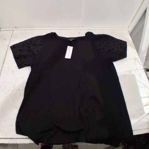 WOMEN'S LANE BRYANT EYELET SHORT SLEEVE TOP - 2X - BLACK (STYLE: AMIKA LB0039) image 2