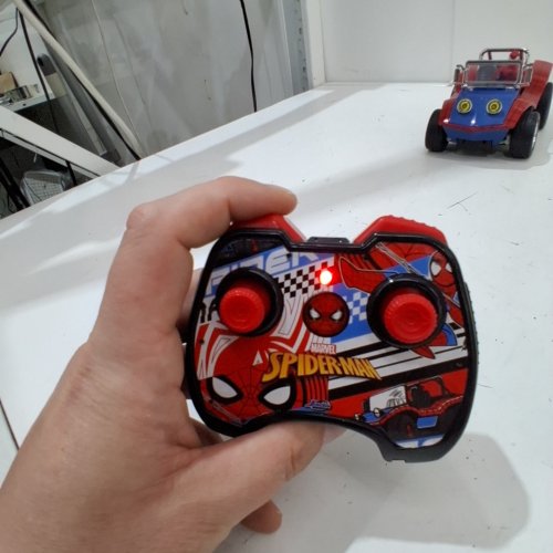 JADA TOYS MARVEL SPIDER-MAN REMOTE CONTROL BUGGY TOY VEHICLE - RED/BLUE (ITEM: 34995) image 2
