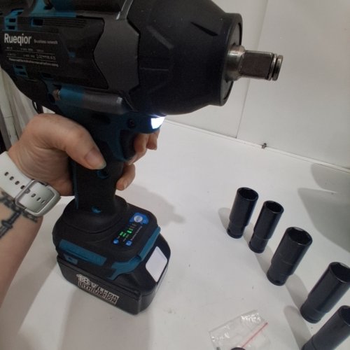 7PC RUEQIOR CORDLESS BRUSHLESS WRENCH WITH 3 SPEED MODES - WORKS WITH MAKITA BATTERY - 1/2" - 18 V - BLACK/SKYBLUE - (MODEL: M12-32) image 2
