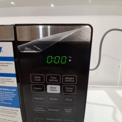 DANBY COUNTERTOP MICROWAVE WITH CHILD LOCK - 1.1 CU.FT. - BLACK STAINLESS STEEL (MODEL: DBMW1126BBS) image 4