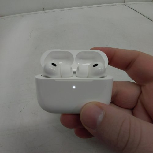 APPLE AIRPODS PRO WITH MAGSAFE CHARGING CASE (USB-C) (3ND GEN) - WHITE (MODEL: A3063) image 2