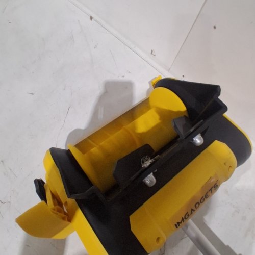YSMJ CORDLESS ELECTRIC SHOW SHOVEL WITH ADJUSTABLE DIRECTIONAL PLATE AND SKIS FOR EASIER MOVEABILITY WITH 2 BATTERIES AND CHARGER - 14"W, 40V, 30 MIN RUNTIME PER BATTERY - YELLOW (MODEL: CX-SXJ02) image 2
