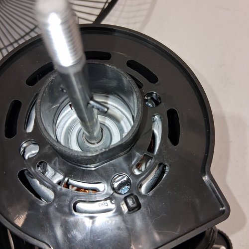 WESTINGHOUSE ADJUSTABLE HEIGHT OSCILLATING PEDESTAL FAN - 16" - BLACK/BLUE (MODEL: WSFSB1601BL) image 4