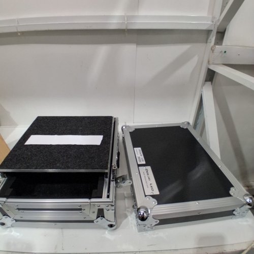 DEEJAY LED ULTIMATE FLIGHT CASE WITH LAPTOP SHELF AND DOUBLE EDGE TONGUE - FOR ONE RANE SIXTY TWO Z SERATO CONTROLLER OR SIMILAR - BLACK / SILVER (MODEL: TBHRN62LT) image 3