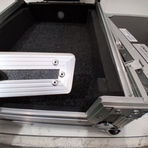 DEEJAY LED ULTIMATE FLIGHT CASE WITH LAPTOP SHELF AND DOUBLE EDGE TONGUE - FOR ONE RANE SIXTY TWO Z SERATO CONTROLLER OR SIMILAR - BLACK / SILVER (MODEL: TBHRN62LT) image 5