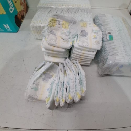 130PK PAMPERS SWADDLERS SKIN SAFE DISPOSABLE DIAPERS - NEWBORN image 3