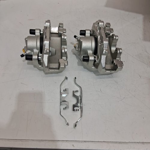 2PC CMX FRONT RIGHT BRAKE CALIPER ASSEMBLY FOR FORD ESCAPE - SILVER (MODEL: SLC-18B5483) image 2