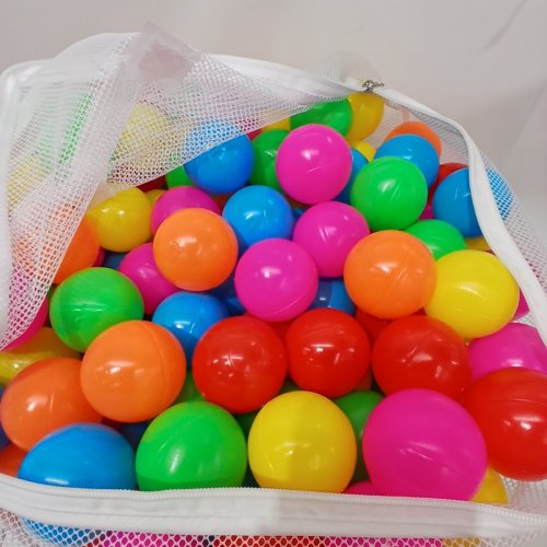 400PK AMAZON BASICS BPA FREE PLASTIC BALL PIT BALLS - 2.3" BALLS - 6 MULTICOLORS (MODEL: 76188) image 3