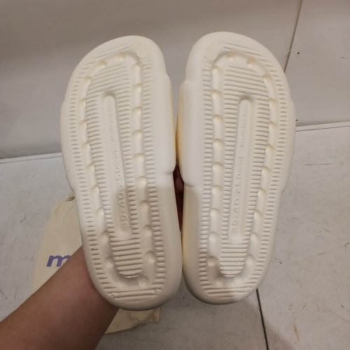 MELLOW SLIDE SANDALS - SIZE 7 - CREAM image 4