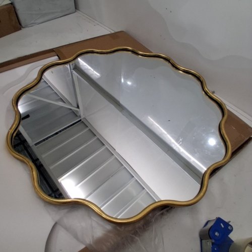 PROHOMEWARE DECORATIVE WAVY SCALLOPED WALL MIRROR - 30" - GOLD (ITEM: QGBL30G) image 4