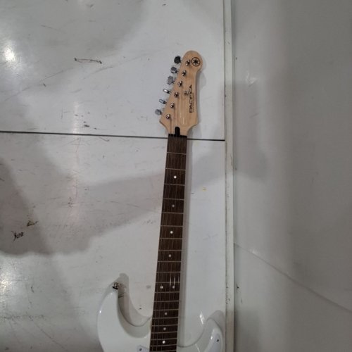 YAMAHA PACIFICA SERIES 6-STRING DOUBLE CUTAWAY ELECTRIC GUITAR - RIGHT HAND - WHITE (MODEL: PAC012WH) image 6