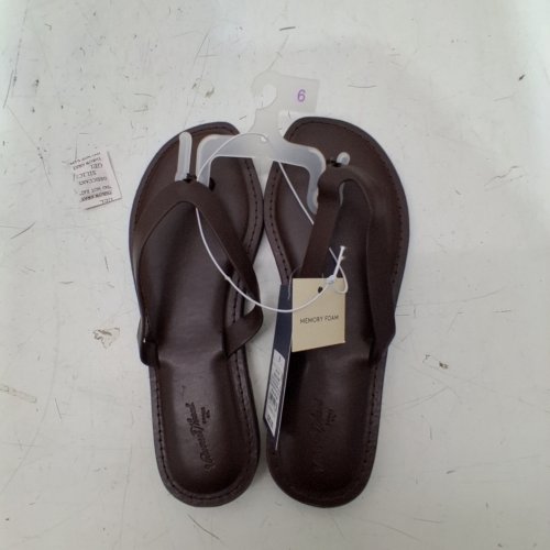 WOMENS UNIVERSAL THREADS SANDALS MEMORY FOAM FLIP FLOPS - SIZE 6 - BROWN image 2