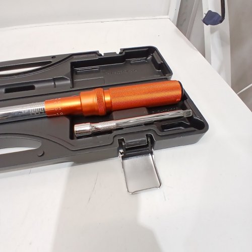 VEVOR TORQUE WRENCH, 3/8-INCH DRIVE CLICK TORQUE WRENCH 10-80FT.LB/14-110N.M, DUAL-DIRECTION ADJUSTABLE TORQUE WRENCH SET - (MODEL: 17080FTLB) image 3