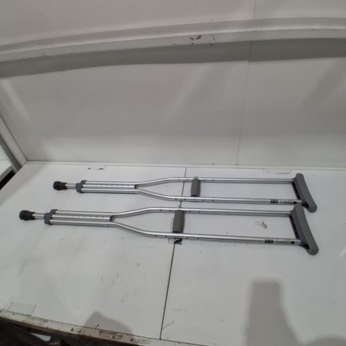 MEDLINE GUARDIAN STANDARD ALUMINUM ADJUSTABLE CRUTCHES - 5.2FT TO 5.10FT - UP TO 300LB - ALUMINUM (MODEL: MDSV80535LFH) image 2