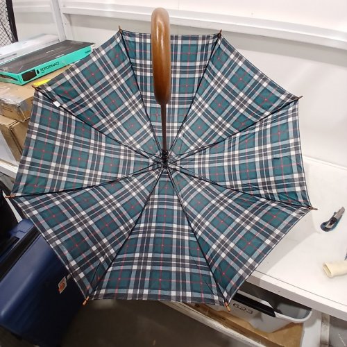 RAINBRELLA 46" CLASSIC AUTO OPEN UMBRELLA WITH REAL WOOD HANDLE - BLACK CHECKERED PLAID image 3