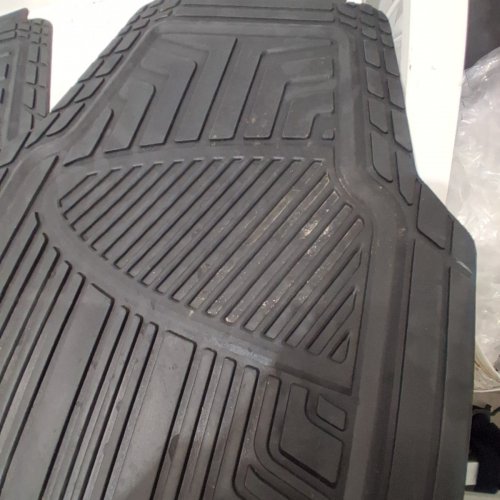 4PC AMAZON BASICS UNIVERSAL CARPETED FLOOR MATS - GREY image 3
