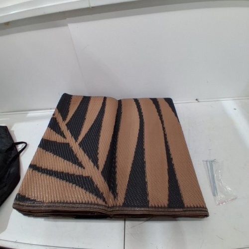 GENIMO OUTDOOR WATERPROOF AREA RUG CARPET WITH PEGS - 6FT X 9FT - BROWN / BLACK image 3