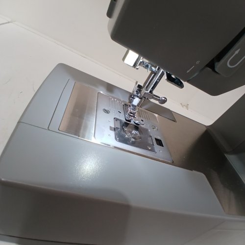 SINGER HIGH SPEED HEAVY DUTY SEWING MACHINE WITH ACCESSORIES - GREY (MODEL: 4452) image 2