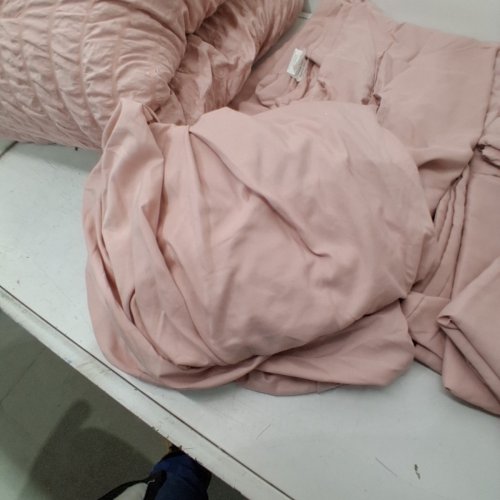 7PC LOVE'S CABIN SEERSUCKER COMFORTER BEDDING SET - COMFORTER, FLAT SHEET, FITTED SHEET, 2 PILLOW CASES, 2 PILLOW SHAMS - QUEEN - PINK image 3