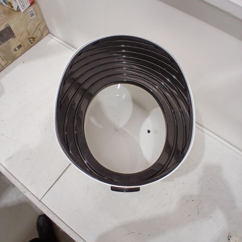 IRIS USA COVERED TOP-ENTRY SCATTER-PREVENTING CAT LITTER BOX WITH SCOOP - WHITE/BLACK image 5