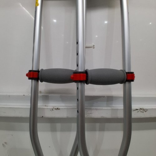 YOUTH'S MEDLINE GUARDIAN STANDARD ALUMINUM ADJUSTABLE CRUTCHES - 4'6" - 5'2" - ALUMINUM (MODEL: G92-214-8) image 4