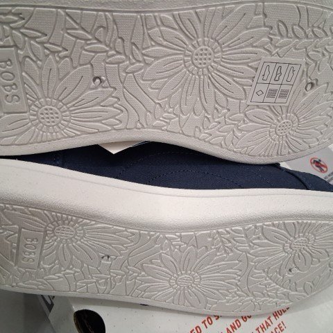WOMEN'S SKECHERS SWIFT FIT SNEAKERS WITH FAUX LACES - SIZE 8 - NAVY (STYLE: 4888409) image 3