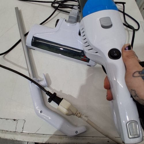 BISSELL FEATHERWEIGHT TURBO STICK VACUUM - WHITE (MODEL: 2610C) image 2