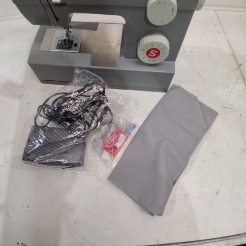 SINGER 4423 HEAVY DUTY SEWING MACHINE (MODEL: 4423) image 4