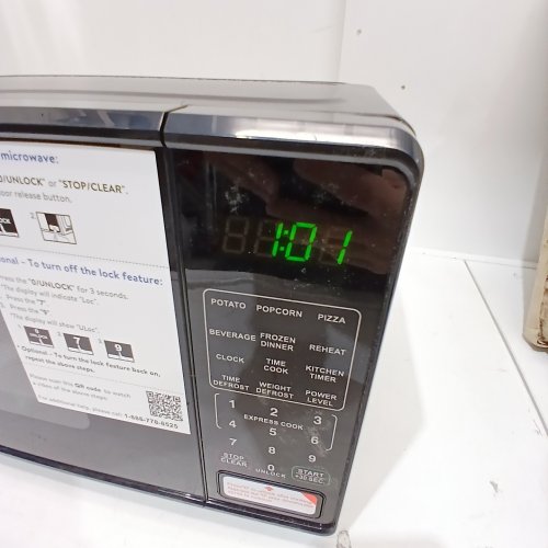 MAINSTAYS COMPACT COUNTERTOP MICROWAVE OVEN - 0.7 CU FT - 700W - BLACK (MODEL: MSCMVB07BK-L2) image 2