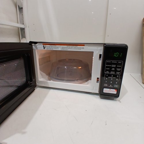 MAINSTAYS COMPACT COUNTERTOP MICROWAVE OVEN - 0.7 CU FT - 700W - BLACK (MODEL: MSCMVB07BK-L2) image 3