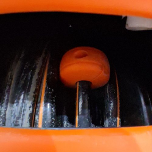 RETRACTABLE HOSE REEL - 100FT - 1/2" HOSE DIAMETER - BLACK / ORANGE image 8