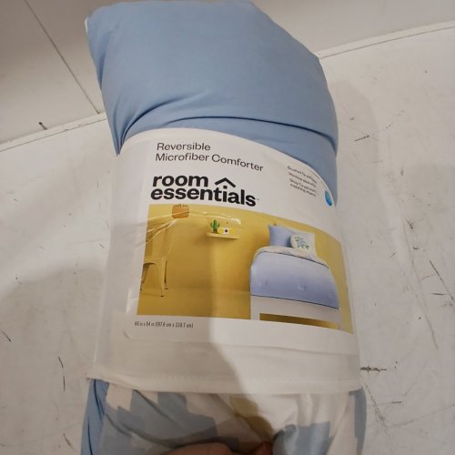 ROOM ESSENTIALS REVERSIBLE MICROFIBER COMFORTER - FULL/QUEEN - LIGHT BLUE/FLORAL image 3