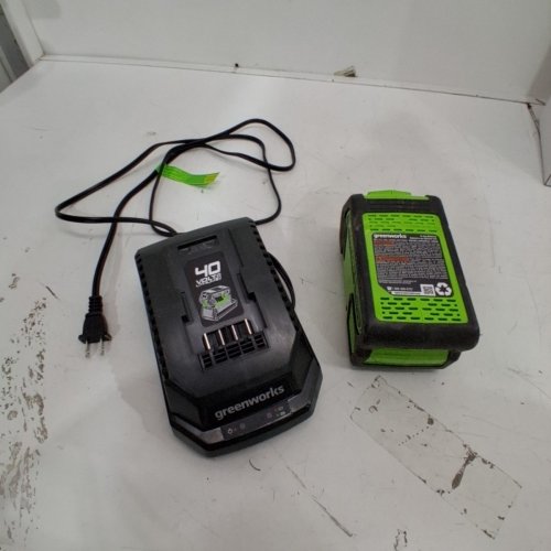 GREENWORKS 40V 4.0AH LITHIUM-ION BATTERY AND CHARGER (MODEL : 29662/29692) image 3