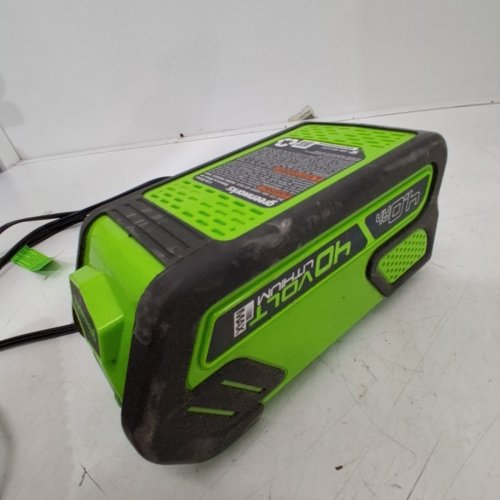 GREENWORKS 40V 4.0AH LITHIUM-ION BATTERY AND CHARGER (MODEL : 29662/29692) image 4