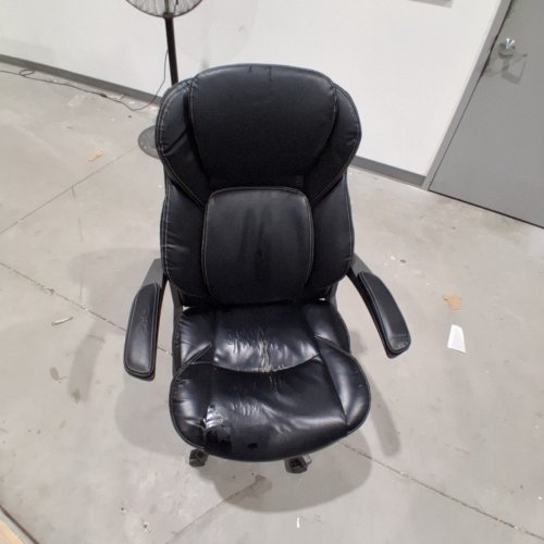 LA-Z-BOY MANAGER OFFICE CHAIR WITH ADJUSTABLE HEADREST - BLACK (MODEL: 1570043) image 3