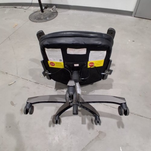 LA-Z-BOY MANAGER OFFICE CHAIR WITH ADJUSTABLE HEADREST - BLACK (MODEL: 1570043) image 7