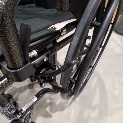 MEDLINE STRONG AND STURDY WHEELCHAIR WITH SWING AWAY LEG RESTS AND 16'' SEAT (MODEL:K1166N22S) image 3