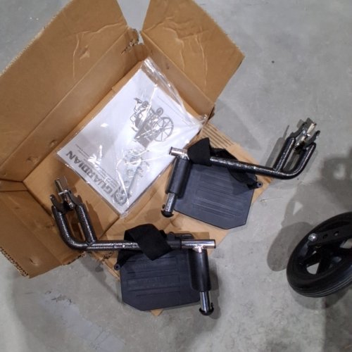 MEDLINE STRONG AND STURDY WHEELCHAIR WITH SWING AWAY LEG RESTS AND 16'' SEAT (MODEL:K1166N22S) image 4