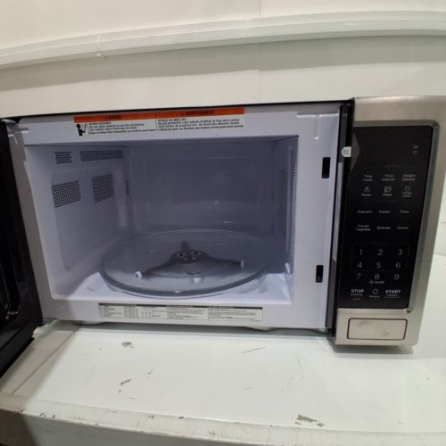 BLACK+DECKER STAINLESS STEEL MICROWAVE OVEN WITH PUSH BUTTON DOOR AND CHILD SAFETY LOCK - 900W - 1.1 CU.FT. - BLACK / SILVER (MODEL NO. EM031MB11-P) image 3