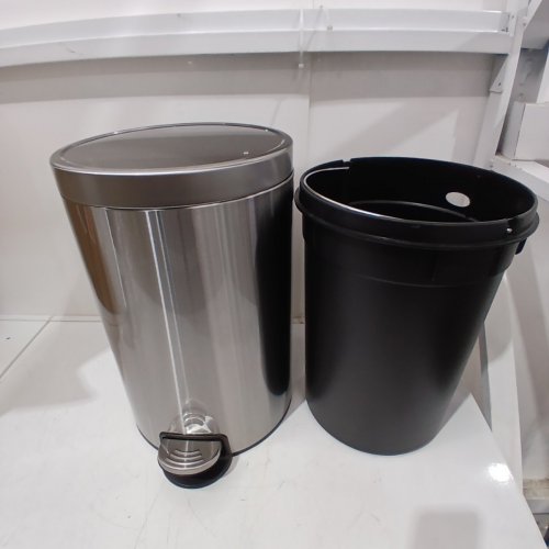 AMAZON BASICS ROUND SOFT-CLOSE TRASH CAN - 20L - STAINLESS STEEL image 2