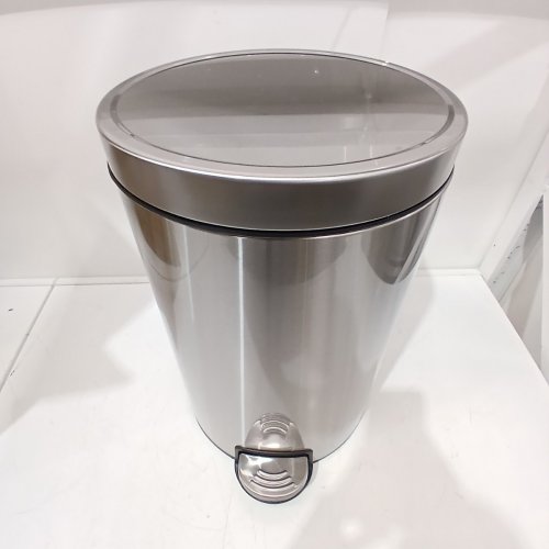 AMAZON BASICS ROUND SOFT-CLOSE TRASH CAN - 20L - STAINLESS STEEL image 4